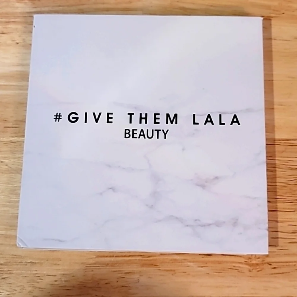Give them Lala Beauty Palette
